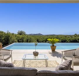 Luxury 4-Bedroom Villa with generous sized Infinity Pool near Buje, Istria. Sleeps 8